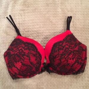 Victoria’s Secret bra - size 34DD (worn once)